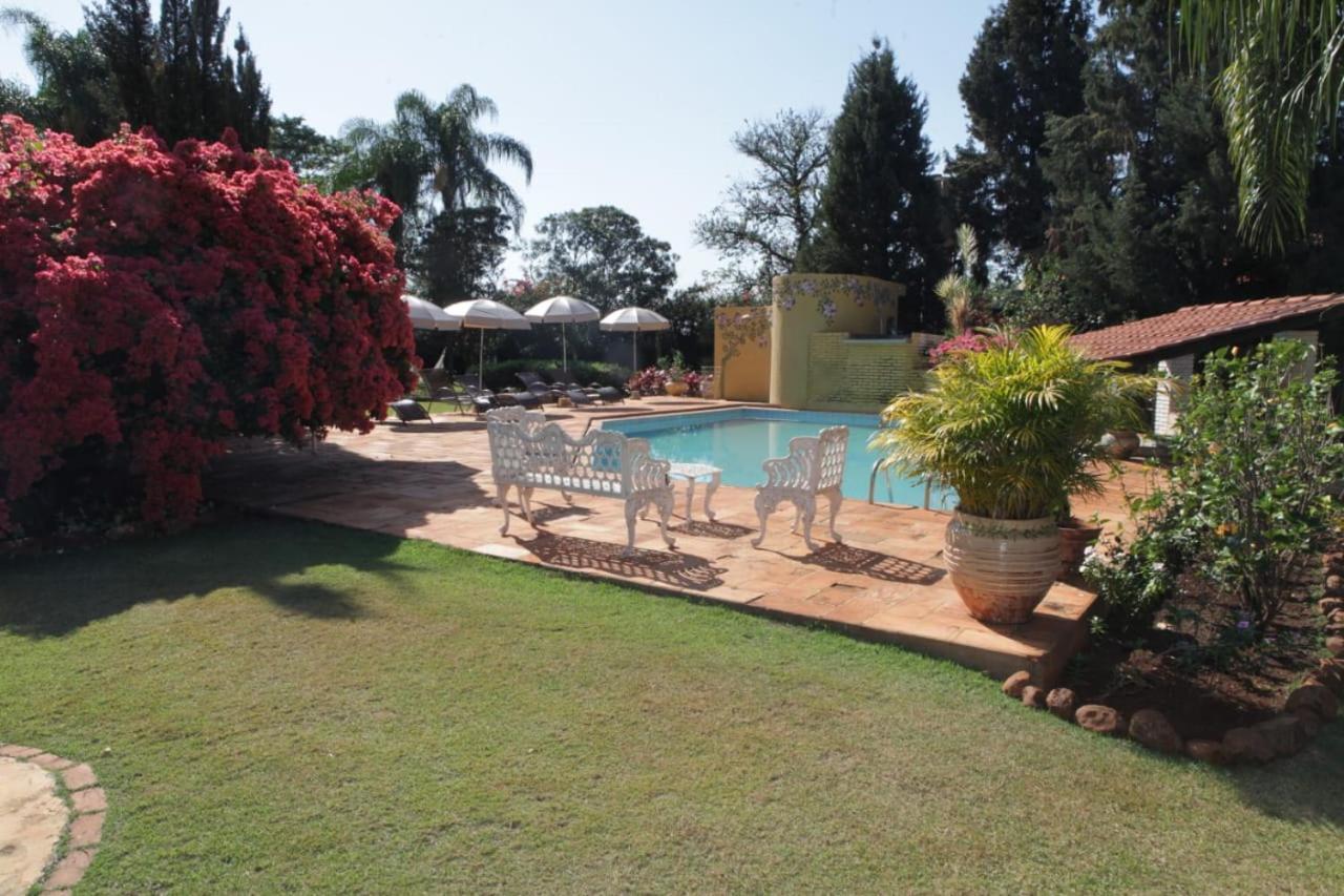 Hotel Pousada Chale Das Flores Sertaozinho Bagian luar foto