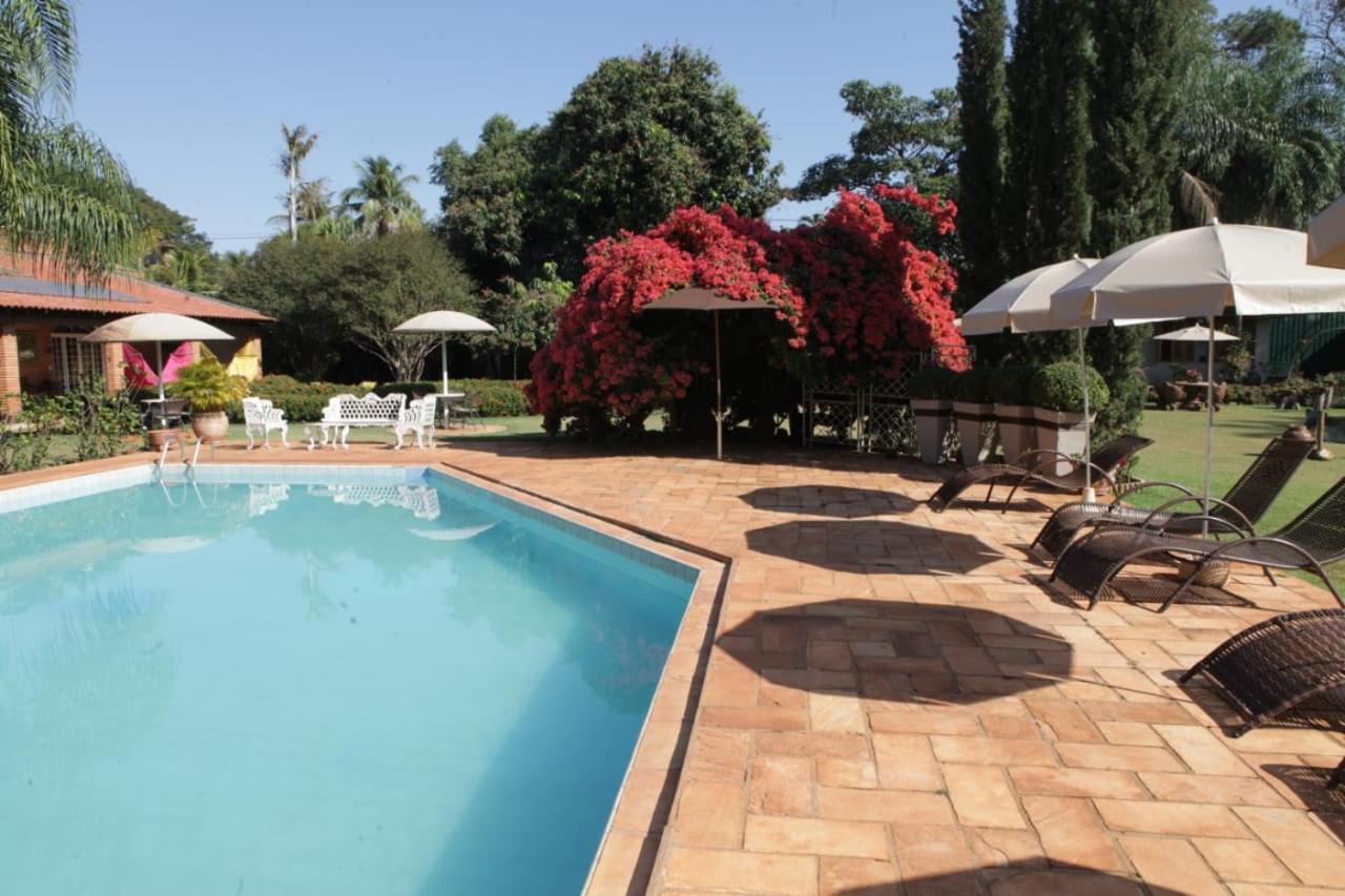Hotel Pousada Chale Das Flores Sertaozinho Bagian luar foto